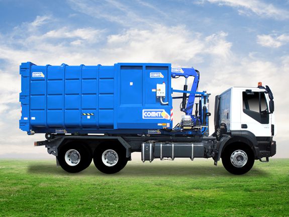 Le compacteur embarqu&eacute; compos&eacute; d&rsquo;un compacteur monobloc et d&rsquo;un polybenne-grue est sp&eacute;cialement con&ccedil;u pour le d&eacute;chargem